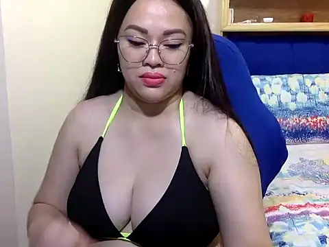 Snapshot of celine_margo chatting on May 15, 5:03 am celine margo online show from May 15, 5:03 am