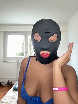 Snapshot of cassie_miller_velvet chatting on December 22, 11:18 am cassie miller velvet online show from December 22, 11:18 am