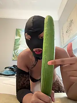 Snapshot of cassie_miller_velvet chatting on January 18, 12:53 pm cassie miller velvet online show from January 18, 12:53 pm