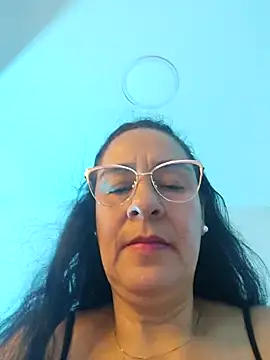 Snapshot of KiaraFoster chatting on March 31, 11:21 am KiaraFoster online show from March 31, 11:21 am