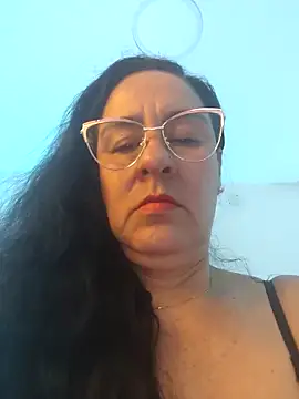 Snapshot of KiaraFoster chatting on April 8, 11:21 am KiaraFoster online show from April 8, 11:21 am