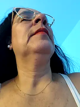 Snapshot of KiaraFoster chatting on April 15, 11:17 am KiaraFoster online show from April 15, 11:17 am
