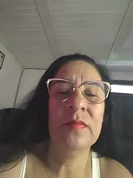 Snapshot of KiaraFoster chatting on May 21, 11:28 am KiaraFoster online show from May 21, 11:28 am