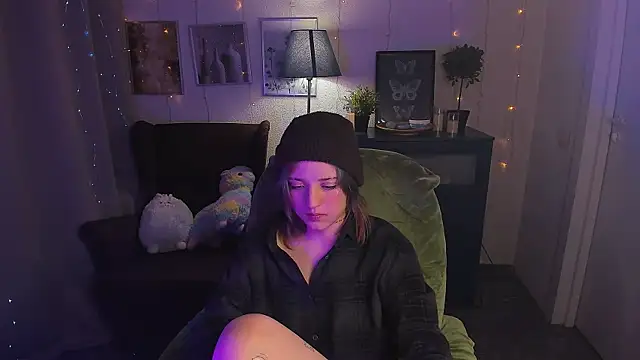 SarahShelby online show from April 29, 8:59 pm