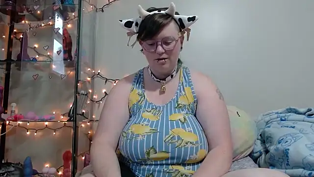 Snapshot of Pupghostt chatting on April 5, 1:19 pm Pupghostt online show from April 5, 1:19 pm