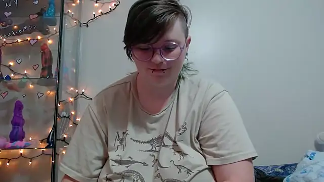 Snapshot of Pupghostt chatting on April 6, 1:23 pm Pupghostt online show from April 6, 1:23 pm