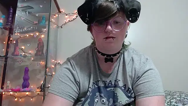 Snapshot of Pupghostt chatting on April 9, 6:57 pm Pupghostt online show from April 9, 6:57 pm