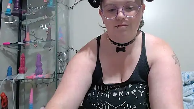 Snapshot of Pupghostt chatting on April 16, 6:52 pm Pupghostt online show from April 16, 6:52 pm
