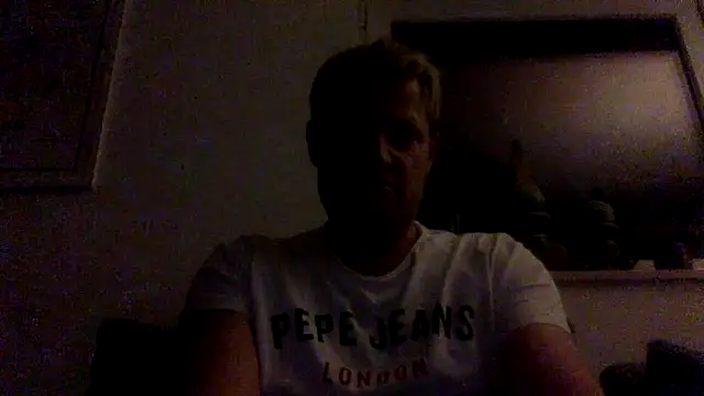 Snapshot of tomte6 chatting on December 19, 7:43 pm tomte6 online show from December 19, 7:43 pm