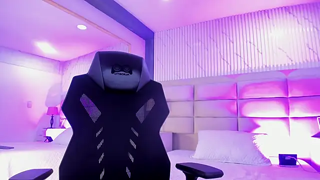 ManuelaEvans  online show from February 16, 8:49 pm