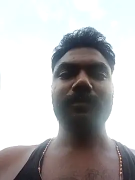 Snapshot of Tamilpaiyan07 chatting on May 20, 12:28 am Tamilpaiyan07 online show from May 20, 12:28 am