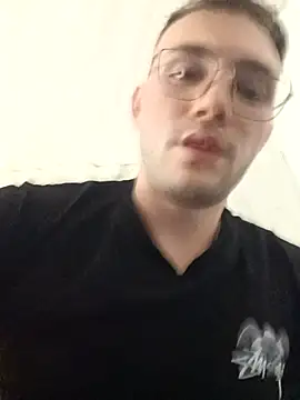 Snapshot of luke25bwc chatting on December 20, 12:40 am luke25bwc online show from December 20, 12:40 am