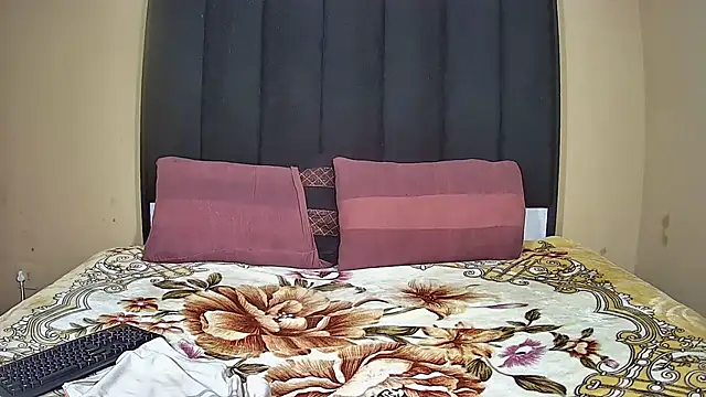 DesiredQueen27 online show from March 18, 1:36 pm