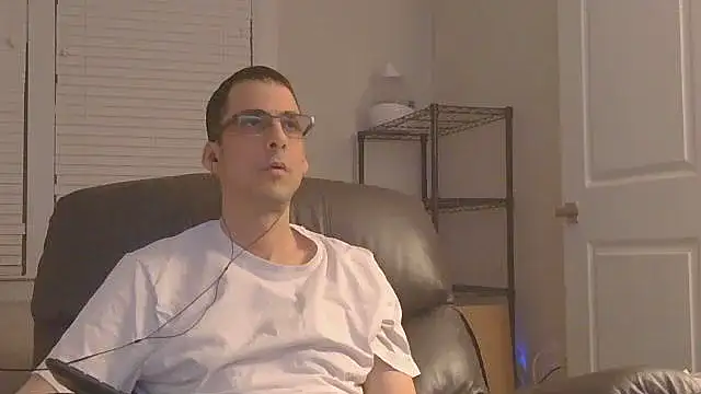 Snapshot of SissyJosh chatting on December 21, 5:25 am SissyJosh online show from December 21, 5:25 am