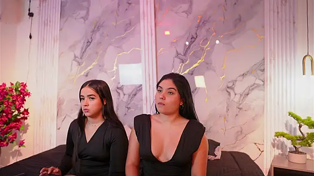 Snapshot of Scarlet_and_naomi chatting on January 16, 4:16 am Scarlet and naomi online show from January 16, 4:16 am