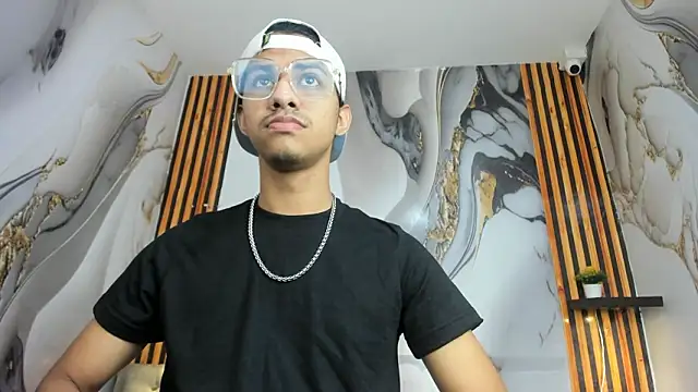 Victor LatinBoy online show from February 1, 11:53 am