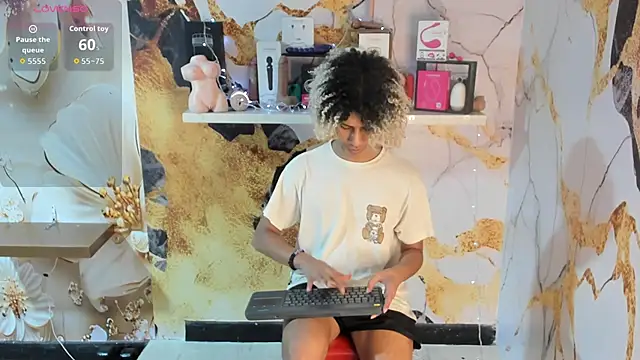 Victor LatinBoy online show from February 28, 4:57 am