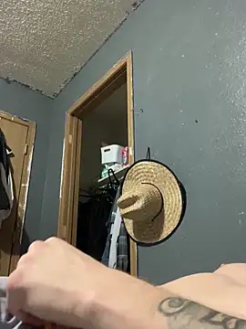 Snapshot of heath82841 chatting on February 10, 11:58 am heath82841 online show from February 10, 11:58 am