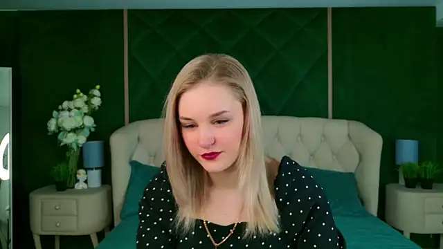 Molly Voss online show from February 13, 2:57 pm