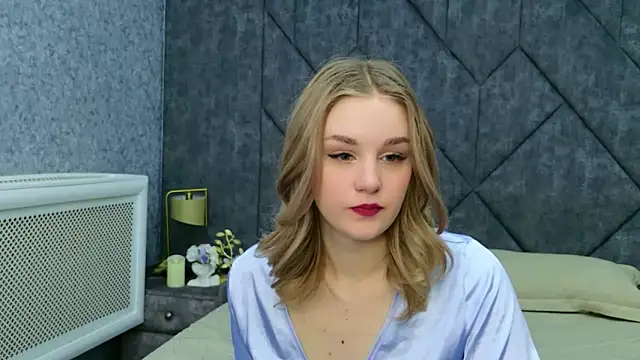 Molly Voss online show from March 10, 10:31 am