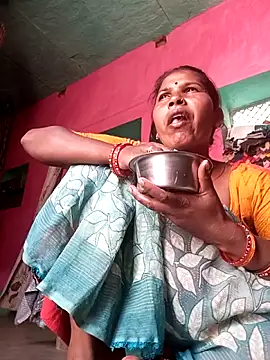 Snapshot of Rakhi_cut chatting on June 13, 4:32 am Rakhi cut online show from June 13, 4:32 am
