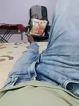 Snapshot of hydhunk26 chatting on August 3, 8:46 am hydhunk26 online show from August 3, 8:46 am