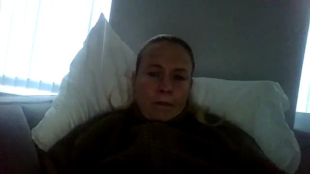 jennyblondeuk online show from March 28, 5:23 pm