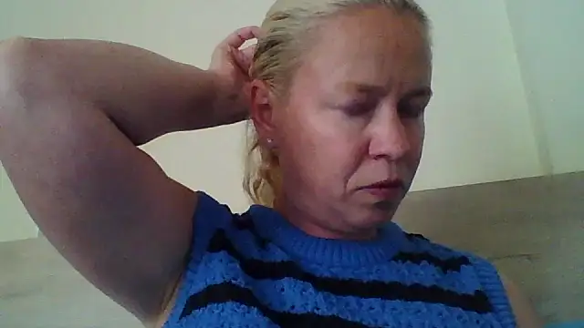 jennyblondeuk online show from April 26, 4:59 pm