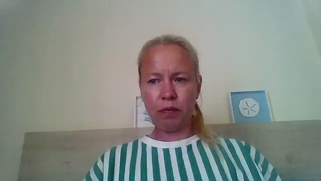 jennyblondeuk online show from April 28, 4:34 pm