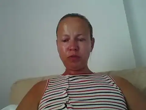 jennyblondeuk online show from June 12, 5:34 pm