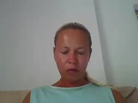 Snapshot of jennyblondeuk chatting on June 19, 5:39 pm jennyblondeuk online show from June 19, 5:39 pm