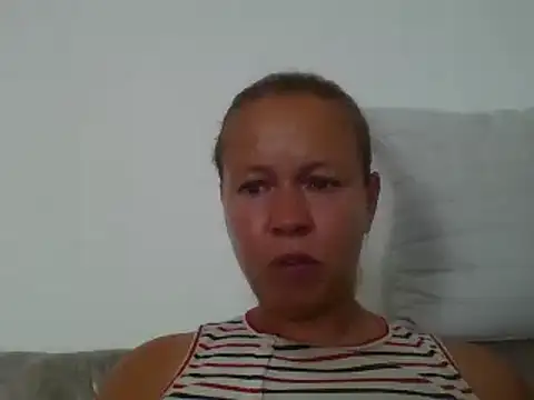 Snapshot of jennyblondeuk chatting on July 9, 2:10 pm jennyblondeuk online show from July 9, 2:10 pm