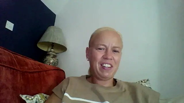 Snapshot of jennyblondeuk chatting on July 23, 5:00 pm jennyblondeuk online show from July 23, 5:00 pm