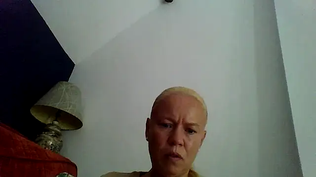 Snapshot of jennyblondeuk chatting on July 28, 12:59 pm jennyblondeuk online show from July 28, 12:59 pm