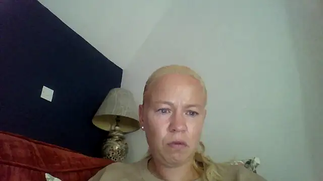 Snapshot of jennyblondeuk chatting on July 28, 4:39 pm jennyblondeuk online show from July 28, 4:39 pm