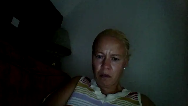 Snapshot of jennyblondeuk chatting on July 31, 7:46 pm jennyblondeuk online show from July 31, 7:46 pm