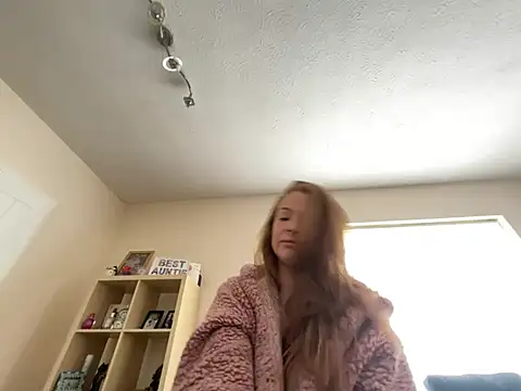 Snapshot of HollyHaze chatting on March 28, 10:48 am HollyHaze online show from March 28, 10:48 am