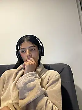 Snapshot of Ema_Rose_ chatting on June 18, 12:55 am Ema Rose online show from June 18, 12:55 am