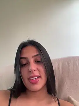 jujuarantes  2026 online show from April 28, 2:11 pm