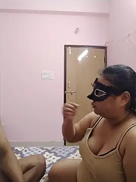 Snapshot of DesiSeductress chatting on June 2, 6:43 pm DesiSeductress online show from June 2, 6:43 pm