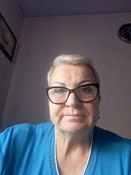 Snapshot of LanaLira435 chatting on December 22, 8:33 am LanaLira435 online show from December 22, 8:33 am