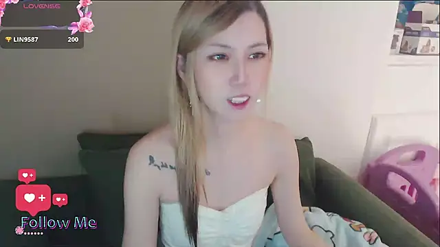 Snapshot of whitecat13 chatting on May 20, 10:32 am whitecat13 online show from May 20, 10:32 am