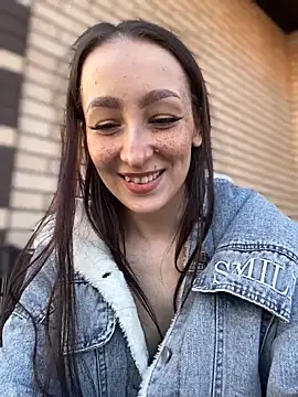 Snapshot of LuxBrunette_ chatting on February 12, 6:08 am LuxBrunette online show from February 12, 6:08 am