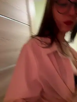 Snapshot of LuxBrunette_ chatting on March 16, 5:24 am LuxBrunette online show from March 16, 5:24 am