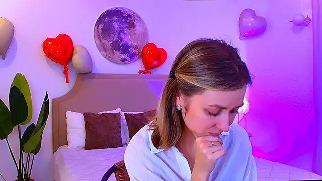 EmeraldGlow online show from February 15, 2:47 pm