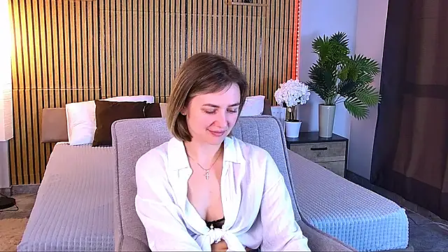 EmeraldGlow online show from April 28, 2:44 pm