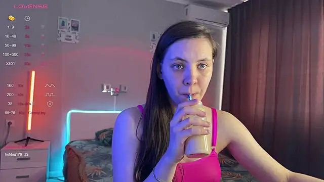 Katherine   Ross online show from May 26, 11:39 am