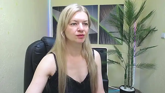 Snapshot of MelissaTyler chatting on July 5, 5:25 am MelissaTyler online show from July 5, 5:25 am