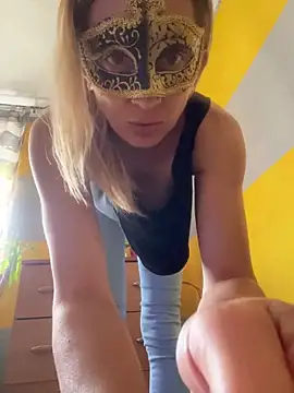 Snapshot of SexyMamiVee chatting on May 9, 2:11 pm SexyMamiVee online show from May 9, 2:11 pm