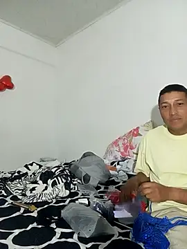 pareja latina1483 online show from January 9, 2:25 am